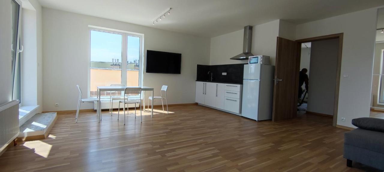 Penthouse # 81 With Panoramic City View In Elite Rezidence With Free Parking Praha Bagian luar foto