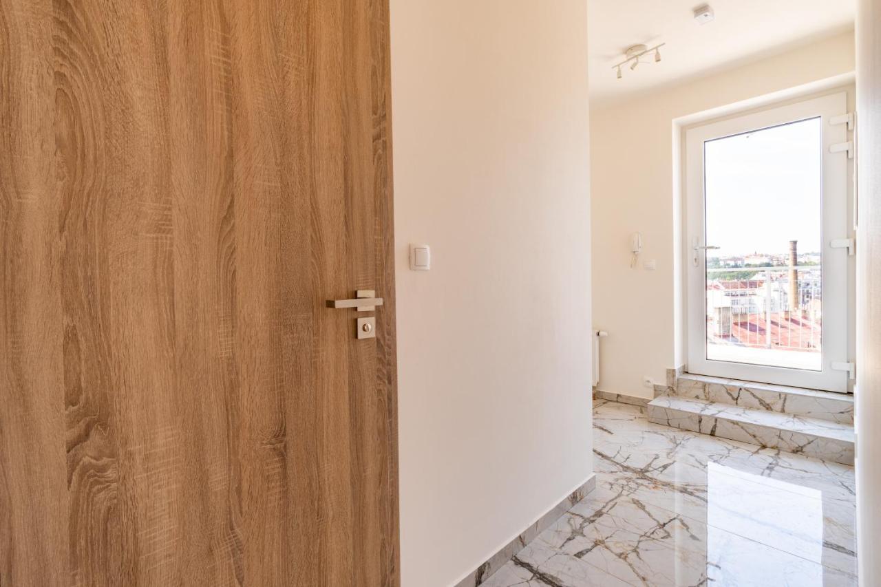 Penthouse # 81 With Panoramic City View In Elite Rezidence With Free Parking Praha Bagian luar foto