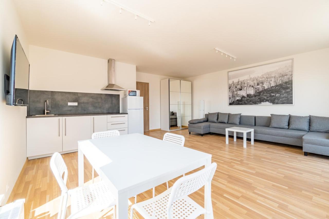 Penthouse # 81 With Panoramic City View In Elite Rezidence With Free Parking Praha Bagian luar foto