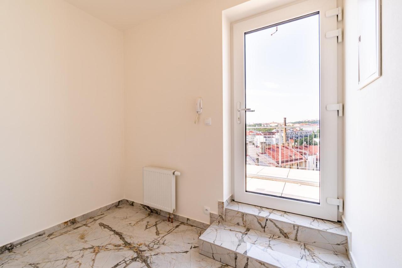Penthouse # 81 With Panoramic City View In Elite Rezidence With Free Parking Praha Bagian luar foto