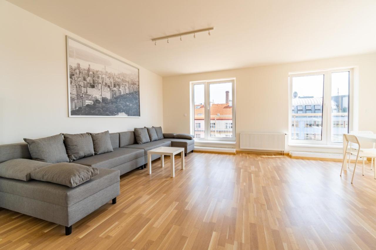 Penthouse # 81 With Panoramic City View In Elite Rezidence With Free Parking Praha Bagian luar foto