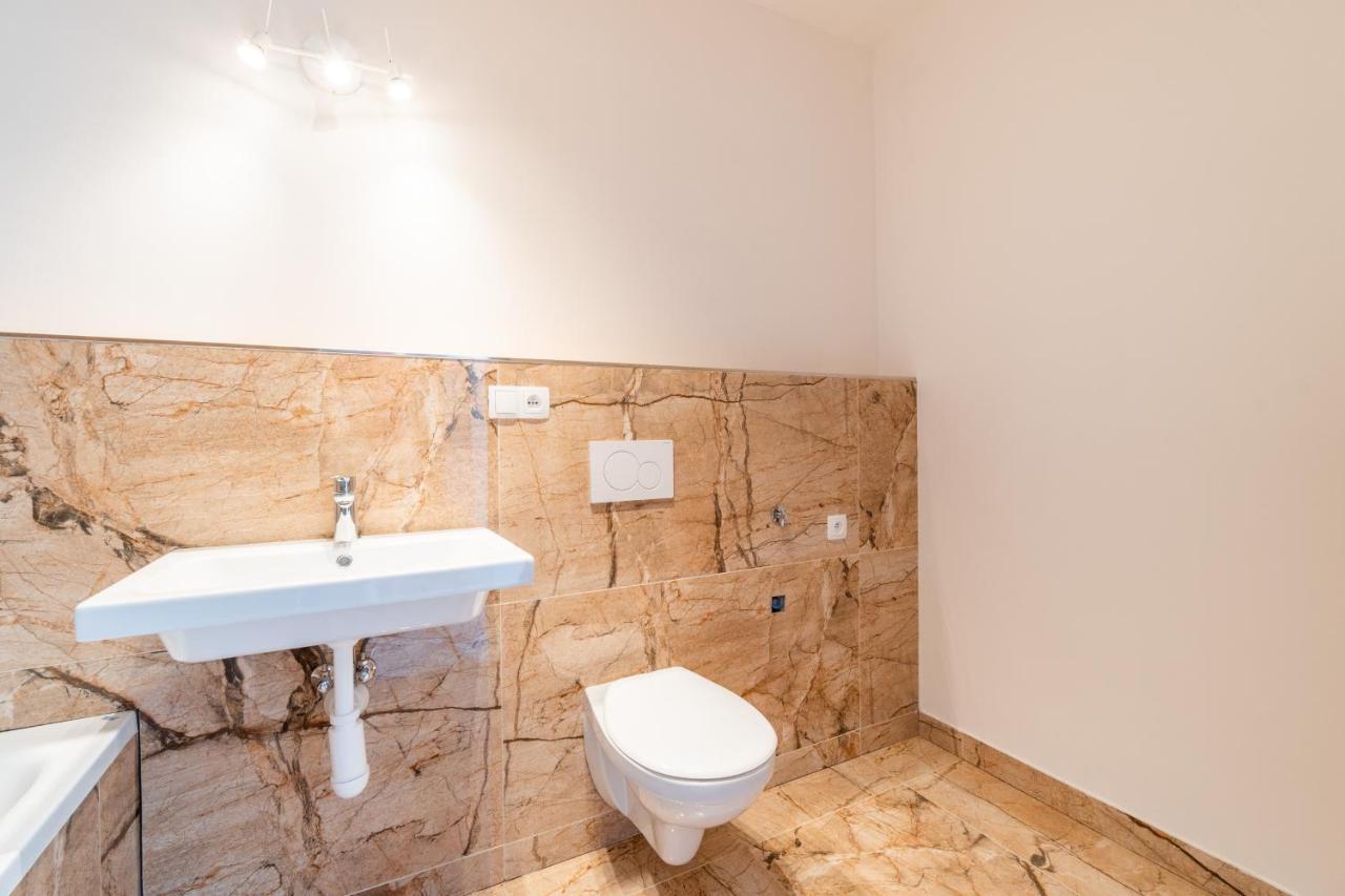 Penthouse # 81 With Panoramic City View In Elite Rezidence With Free Parking Praha Bagian luar foto