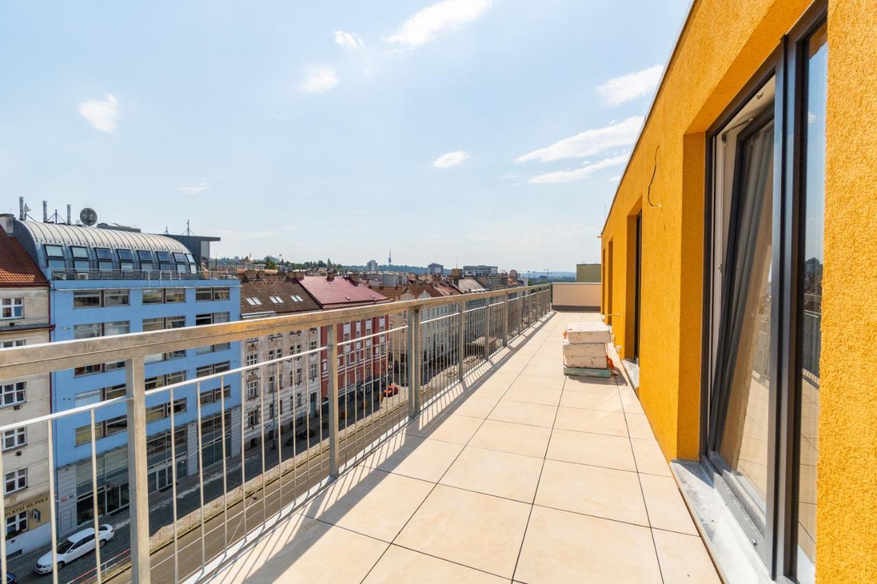 Penthouse # 81 With Panoramic City View In Elite Rezidence With Free Parking Praha Bagian luar foto